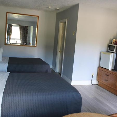 Bancroft Inn & Suites Экстерьер фото